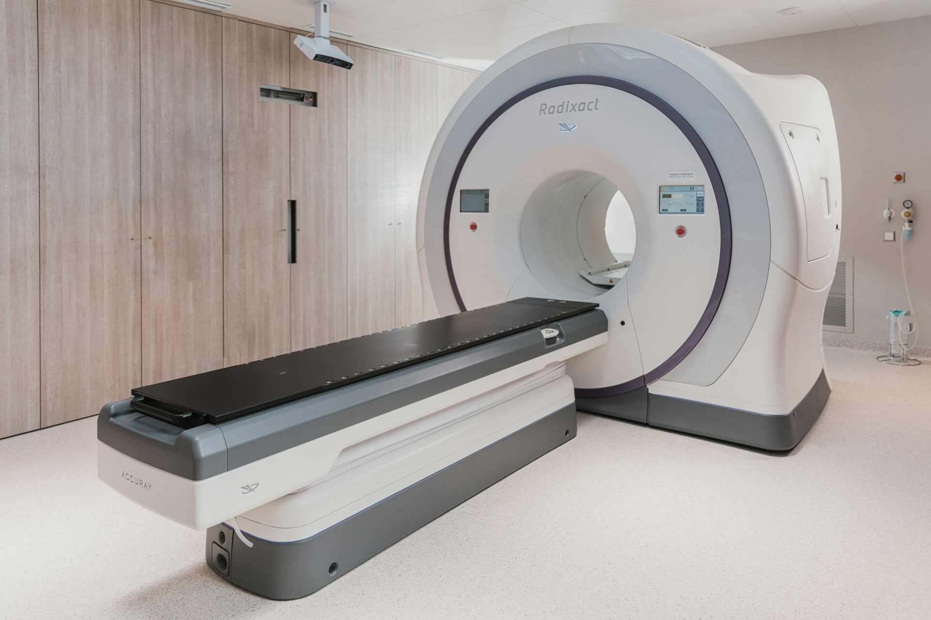 Accuray-qtp8ukw_pgi-unsplash Veterinary MRI